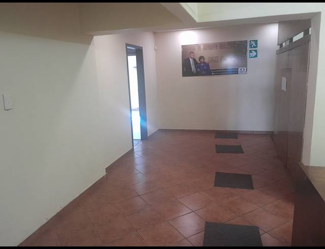386M² SHOWROOM TO LET IN ALBERTON NORTH